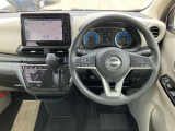 納車時にメンテナンスノートをお渡しします。おクルマの点検整備や保証内容がきちんと記録されているから安心です。メンテナンスは安心と信頼の日産サービス工場で。