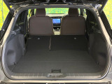 普段のお買い物や通勤、送迎等に十分な荷室スペースを確保しております。セカンドシートを倒すと、大きな荷物の積載も可能です♪