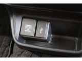 USBオーディオ用ソケットがついていますので携帯電話などを接続すれば音楽等の再生が可能です!