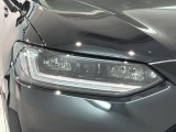 LEDヘッドライトは、点灯の瞬間から最大光量を発揮し、突然暗くなるトンネルなどでの安定感を高めます。