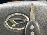 【キーレス】少し離れた場所からでもボタン一つでドアの開錠・施錠ができるのでとっても便利!ドアの鍵穴周りに傷をつけることもありません♪
