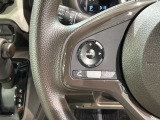 ステアリングにオーディオ操作スイッチが付いています。オーディオ画面に直接タッチしなくても操作が出来ますので、運転に集中できます。