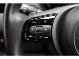 ハンドル左部分にはオーディオコントロールスイッチがついています。運転中も視線をそらさずにオーディオ操作ができ安心です!
