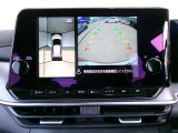 車庫入れが不安な方必見です!白線や車間を空から見下ろしたような画像で一目で分かって車庫入れも安心。周囲に動くものがあれば表示とブザーでお知らせしてくれるのでさらに安心です。