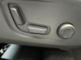 【メモリー機能付きパワーシート】ドライバーごとに設定したシート位置を記憶して、ボタン一つで切り替えできる便利な機能!運転する方が複数名いらっしゃるご家庭におすすめです。