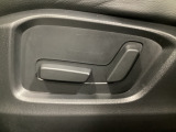 こちらのグレードは助手席にもパワーシートを装備しております!運転席同様お好みで調整が可能です!