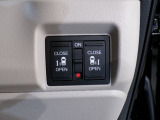 【電動スライドドア】ボタン一つで自由自在に開閉が可能!指先一つで運転席からどちらのドアも開閉できるので非常に便利な装備です!挟み込み防止機能もついているので小さなお子様がいる方も安心です!