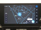 ディスプレイオーディオ(コネクティッドナビ対応)PLUS搭載。T-Connectご契約で2030年6月まで無償で利用できるナビ(期限到来後は有償)と、解約後も利用できる車載ナビが搭載されています。