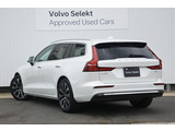 一目でVOLVOのステーションワゴンと判別できる、&rdquo;L&rdquo;型テールレンズ。デザインだけではなく、後続車へのアピール度も大きくVOLVOの安全配慮の一つです。