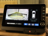 リバースギアに入れるだけで後方の表示へ切り替わります。夜間や雨の日の駐車も楽になりますよ。