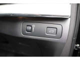 運転席からでもテールゲートの操作ができます