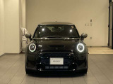 地域最大級の展示台数!お気に入りのお車があれば、ぜひステアリングを手にしてください。稀少モデルも鋭意取り揃え、幅広いニーズにお応え致します。スタッフ一同皆様のご来店を、心よりお待ち申し上げます。