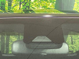 【トヨタセーフティセンス】走行中に前方の車両等を認識し、衝突しそうな時は警報とブレーキで衝突回避と被害軽減をアシスト。より安全にドライブをお楽しみいただけます。