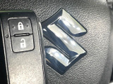 【キーレス】少し離れた場所からでもボタン一つでドアの開錠・施錠ができるのでとっても便利!ドアの鍵穴周りに傷をつけることもありません♪