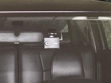 【ドライブレコーダー】ドライブレコーダー装備!走行中はもちろん、あおり運転や事故に遭遇した際、映像で記録し、万一のリスクに備えます。※記録用SDカードはお客様ご自身でご準備いただく必要があります。