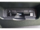 ゲート通過もスムーズなボイスタイプのETC2.0搭載です。今やマストアイテムですね。納車前には使用できるようにセットアップをさせていただきます。ETCカードの取扱もしておりますのでご相談くださいね。