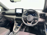 運転席まわりです。 各操作スイッチは使いやすい位置に配置されてます。