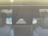 【プリクラッシュセーフティ】前方の車両等を検知し、衝突しそうな時は警報で注意を促し、ブレーキを踏む力をサポート。ブレーキを踏めなかった場合は衝突被害軽減ブレーキが作動、衝突回避をサポートします。