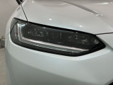 LEDヘッドライトは、点灯の瞬間から最大光量を発揮し、突然暗くなるトンネルなどでの安定感を高めます。