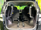 普段のお買い物や通勤、送迎等に十分な荷室スペースを確保しております。セカンドシートを倒すと、大きな荷物の積載も可能です♪