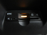 ETC付。高速道路の料金所はキャッシュレスで通過です。サービスエリア等にあるスマートインターの出入りも利用可能でとっても便利。ご納車後すぐにお使い頂けるようセットアップしてのお渡しとなります。