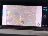 タッチスクリーンを採用。従来のナビゲーションシステムの域を超える、車両を総合的に管理するインフォテイメントシステムです。