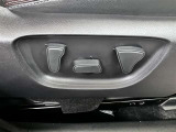 運転席にはパワーシートが付いています♪簡単に操作ができます。運転しやすい位置にして快適にドライブを楽しんでくださいね♪