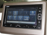 ナビゲーションは純正メモリーナビ(VXM-224VFi)を装着しております。AM、FM、CD、DVD再生、Bluetooth、音楽録音再生、フルセグTVがご使用いただけます。