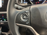 ステアリングにオーディオ操作スイッチが付いています。オーディオ画面に直接タッチしなくても操作が出来ますので、運転に集中できます。