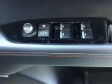 パワーウィンドウやドアミラーのスイッチ等は運転席右側へ集中してます
