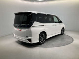 バックカメラが付いているので後方確認が非常にしやすいです。今や運転初心者も熟練者も必須装備!ついていて損はないですね♪