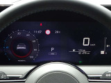 【メーターパネル】素早く車の情報が読み取れる、視認性に優れたシンプルなデザインのメーターパネルです。