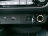 タイプC、USB、ソケット付車です。