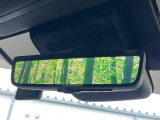 【デジタルインナーミラー】後席の大きな荷物や同乗者で後方が確認しづらい時でも安心!カメラが撮影した車両後方の映像をルームミラー内に表示。クリアな視界で状況の確認が可能です!