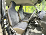 運転席シート廻りは使用感も少なく、良好な状態となっています。前オーナー様が丁寧に使っていたことがよくわかりますね。