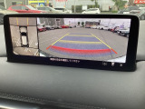 狭い場所での駐車やすれ違いなどでより的確な運転操作に役立つ360&deg;ビューモニターが装備されています。