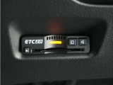 ◆ETC2.0装着◆進化したドライブ体験。料金収受システムだけだったETCが生まれ変わって、高速道路を賢く使うETC2.0に進化しました。多彩な情報サービスが便利で快適なドライブ体験を提供します。