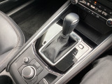 アクセルペダルを踏み込む量や速さに応じて変速パターンをし、人馬一体の運転感覚を発揮してくれる6速オートマ!