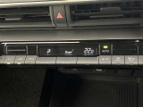 オートエアコンは温度を設定するだけで、自動で風量などを設定してくれます。運転しながら操作も必要ないので、安全性も向上します。