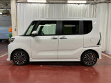 【スマートアシスト搭載車】 衝突回避支援ブレーキ機能(対車両・歩行者)、衝突警報機能(対車両・対歩行者)、誤発信抑制制御機能などの機能で安全な運転をサポートします。