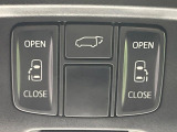 【両側パワースライドドア】スマートキーや運転席のスイッチで後席両側スライドドアの開閉が可能♪電動だから力を入れてドアを開ける必要が無く、小さなお子様でも簡単に開け閉めでき快適です♪