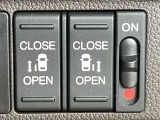 【両側パワースライドドア】スマートキーや運転席のスイッチで後席両側スライドドアの開閉が可能♪電動だから力を入れてドアを開ける必要が無く、小さなお子様でも簡単に開け閉めでき快適です♪