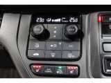 運転席と助手席の温度設定の変更が可能な左右独立タイプのデュアルエアコンです♪♪♪暑がりな人・寒がりな人も誰もが車内を快適にお過ごしいただけます♪♪♪