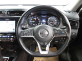 運転が楽しくなる明るく開放的な運転席まわりです。