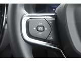 アダプティブクルーズコントロール(追従型クルーズコントロール)だけでなく、パイロットアシスト(車線維持機能付き追従型クルーズコントロール)が付いています。