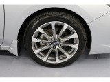タイヤサイズは205/50R17を装着!純正アルミホイールです!