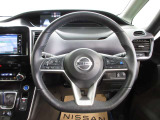 運転が楽しくなる明るく開放的な運転席まわりです。
