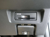 純正ETC2.0付 料金所もスムーズに通れ、割引料金の適用もあります。ビルトインできれいに収まっており、見た目もスマートです。