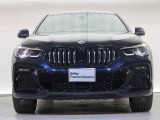【キドニーグリル】BMWの代名詞。一目見ただけでBMWであると認識できる確固たるアイコンとして存在感を放ちます。