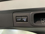パワーバックドアは荷物の出し入れがしやすい優れものです!スイッチひとつで重いバックドアが締まります!日用品の大量買い出しにも大活躍します!